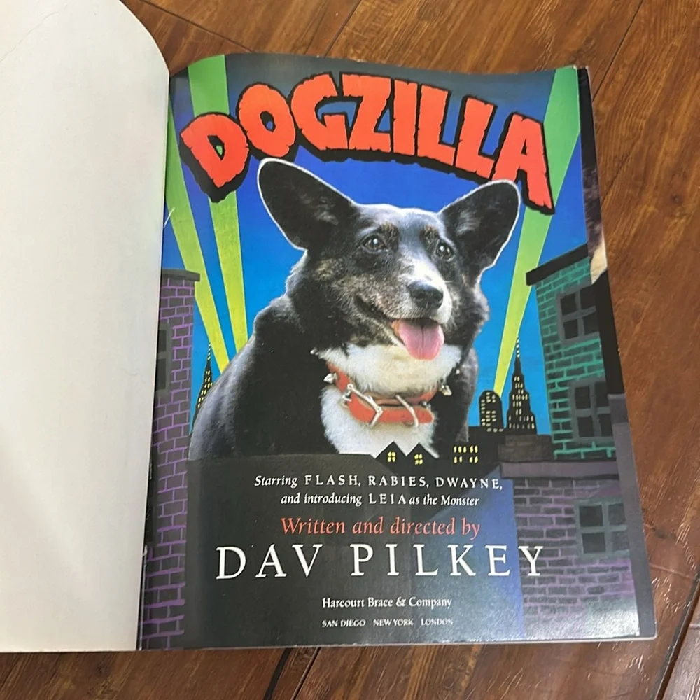 Dogzilla paperback by‎ Dav Pilkey
